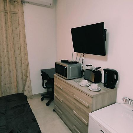 Fairwinds - Double Room With Ensuite - Luqa Airport - Self Check In & Out Available Dış mekan fotoğraf
